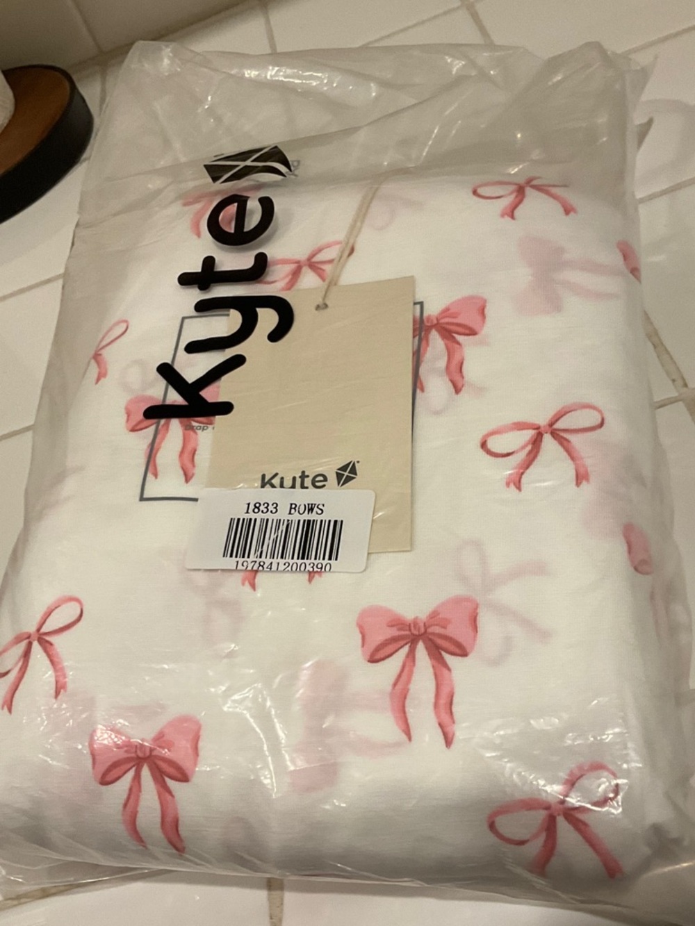 Kyte Baby Twin Fitted Sheet with Pink Bow Print